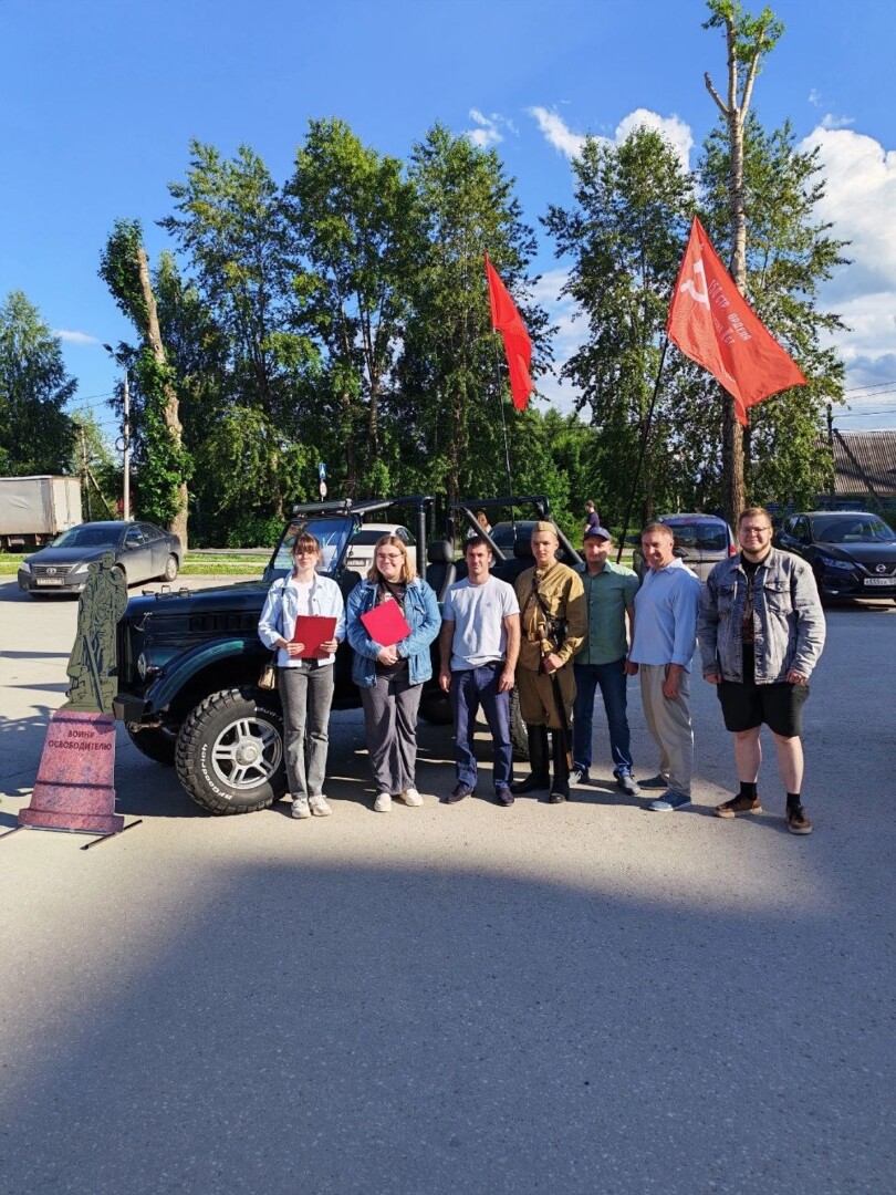 Пока одни сносят памятники, мы их устанавливаем
